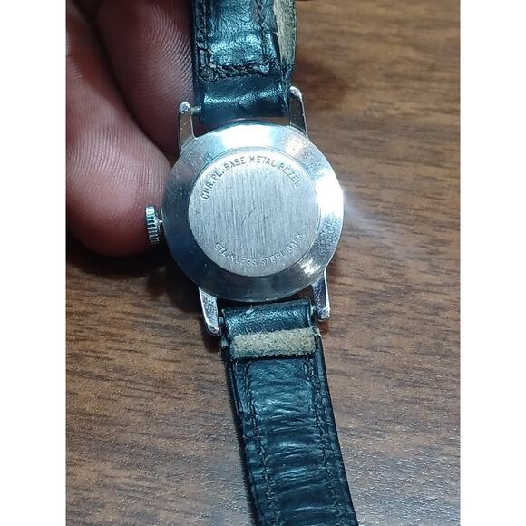 Vintage Ingersoll Mickey Mouse Watch Black Band Keeps Good Time - Picture 7 of 9